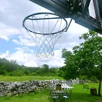 بيت للعطل House Mlun *