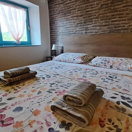 بيت للعطل House Mlun