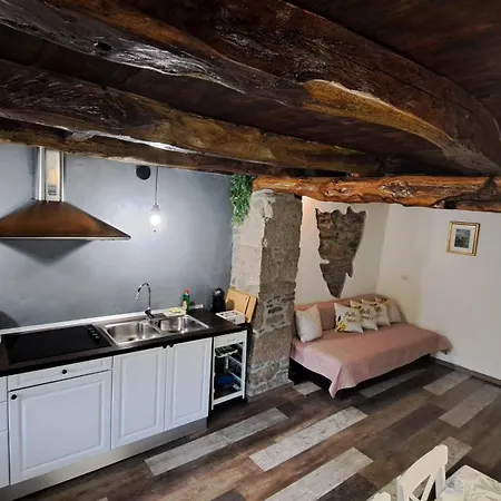بيت للعطل House Mlun بوزت