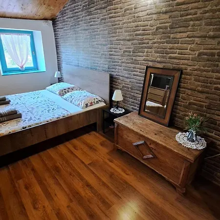 بيت للعطل House Mlun